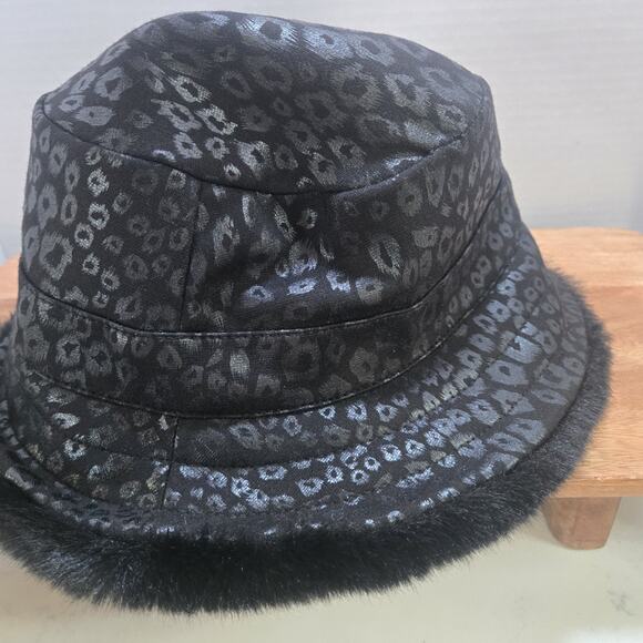 Badgley Mischka Faux‎ Fur Bucket Hat Reversible Leopard Black Womens Winter